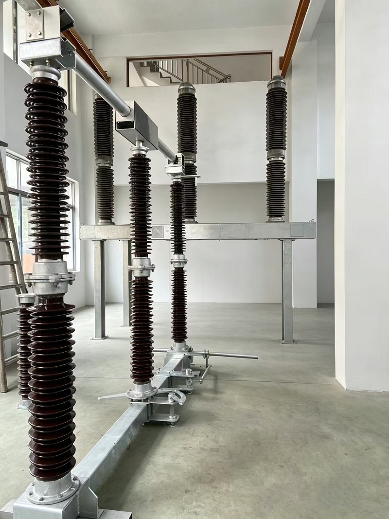 220 kV atjungimo jungiklis, skirtas lauko aukštos įtampos pastotėms 220 kV atjungimo jungiklis, skirtas lauko aukštos įtampos pastotėms